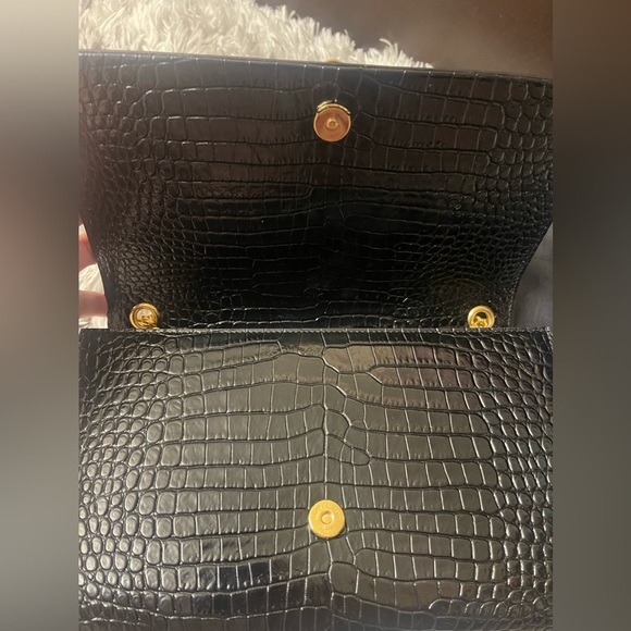 YSL Saint Laurent Kate Medium Tassel YSL Crossbody Bag in Croc-Embossed Leather - Picture 4 of 17